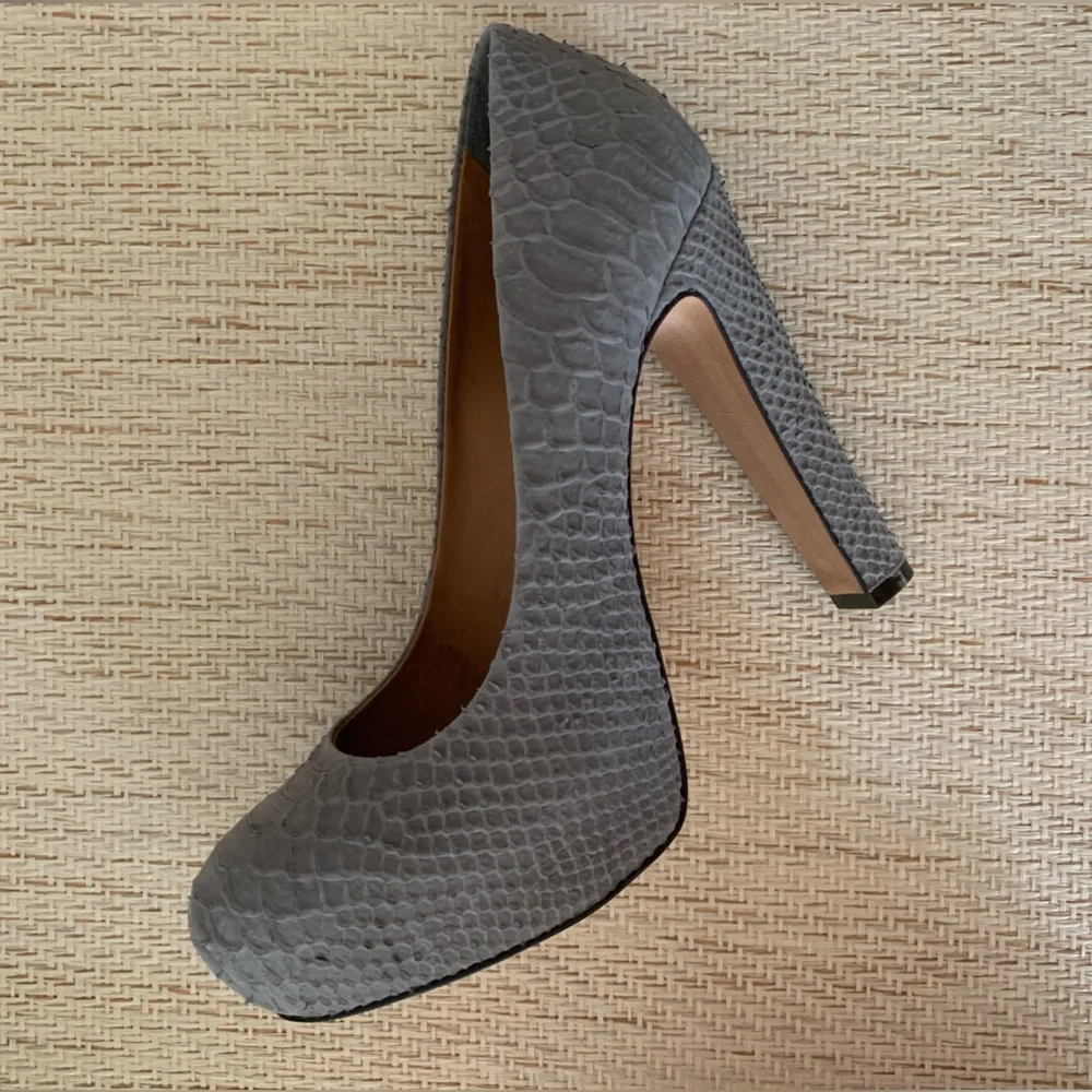 Pour La Victoire Irina II Platform Pumps. Gray Embossed Snakeskin. Size 10. EUC. - Picture 14 of 14